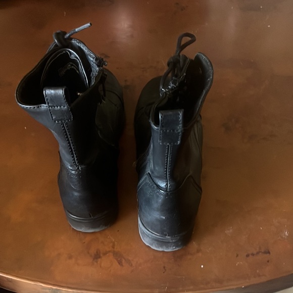 Fun booties with one inch heels - Picture 4 of 4